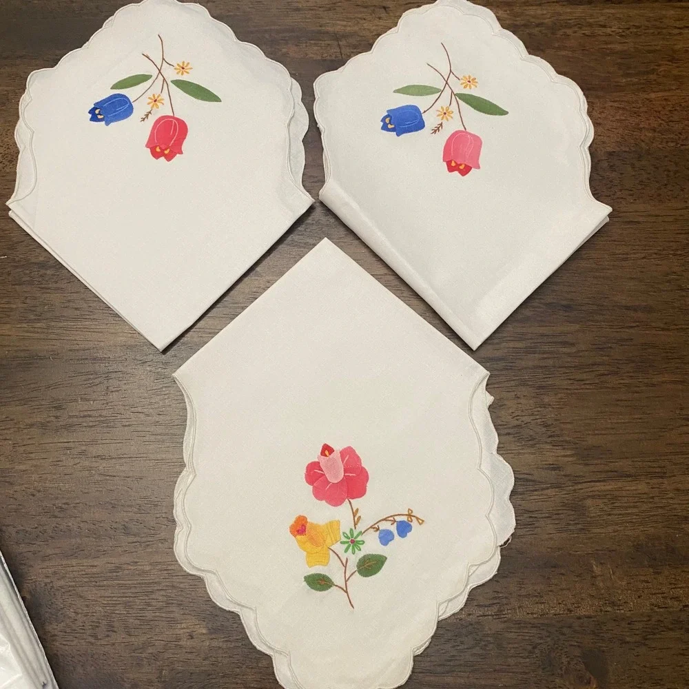 Vintage Hand Stitched Floral Applique Tablecloth and 3 Scalloped Napkins